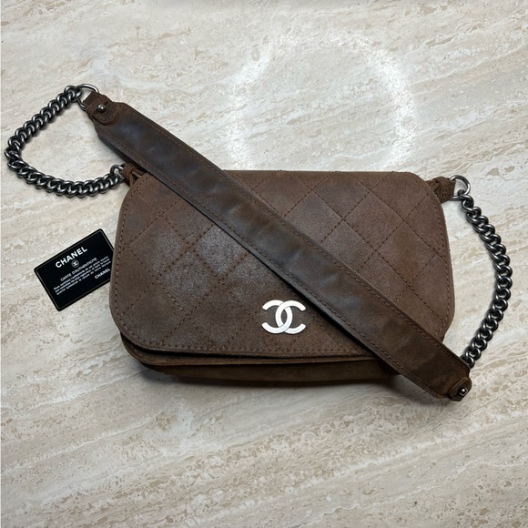 SOLD // 😭Chanel Medium/Large Highlander Messenger Bag Brown (2013) - Picture 1 of 8